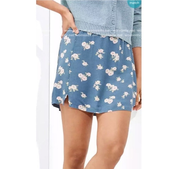 NWT American Eagle Blue Floral Elastic Waist Mini Skirt Size Large - Picture 1 of 8